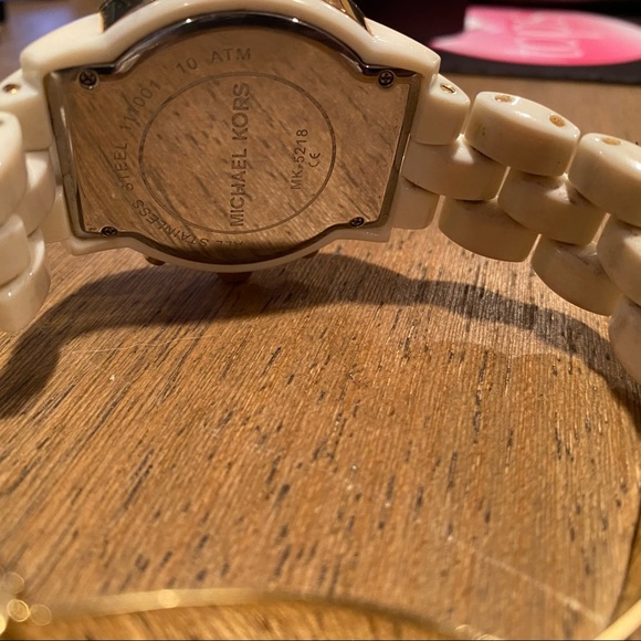 RARE! Michael Kors Off White Chronograph Watch - Picture 5 of 8